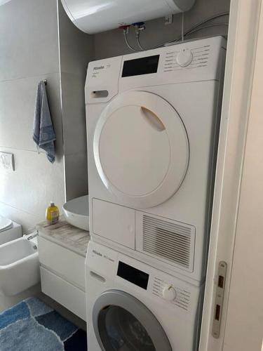 Eden Central Apartment - Modern 2BR in Tirana City Center, Tirana (photo 3)