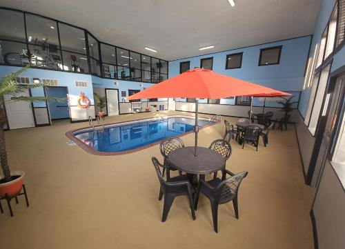 Piscina, Riverview Inn & Suites, an Ascend Collection Hotel in Rockford (IL)