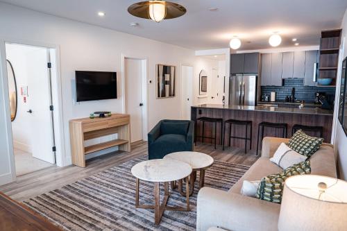 Escape to Revy - Beautifully Designed Condo