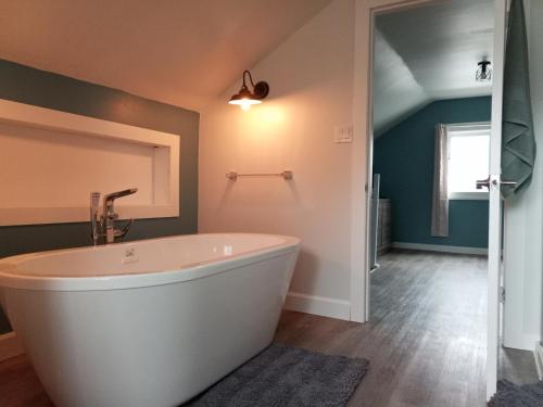 Bathroom, Cozy Quincy by The Jordan Company in Bruce Mines (ON)