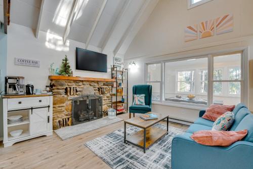 Arrowhead Lake Access Cabin with Resort Amenities thumb 2