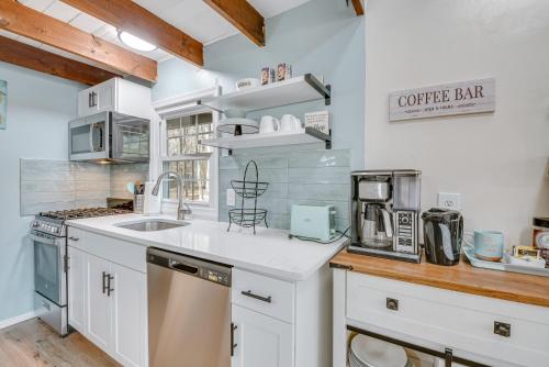 Pocono Lake View Retreat with Community Amenities! in Pocono Lake, USA
