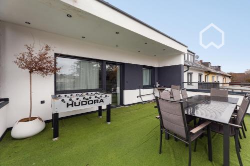 陽台/露台, Day Young Life 85qm Terrasse lounge, Grill, Carport in 韋斯特利希奧森施塔特
