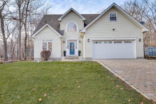 Beach and Lake Access Family Poconos Home with Deck