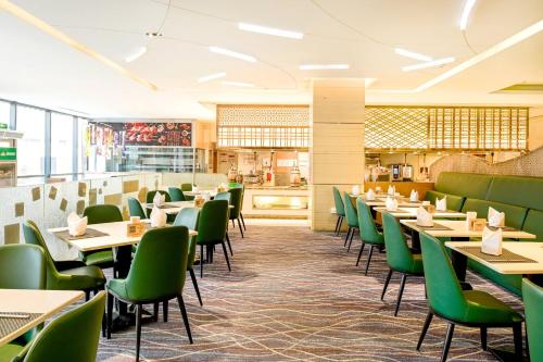 517811405 Holiday Inn Qingdao City Center by IHG - May 4th Square