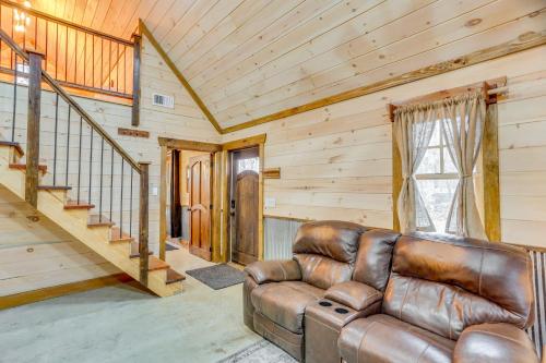 Peaceful Hikers Hideaway with Deck on 1 Acre!