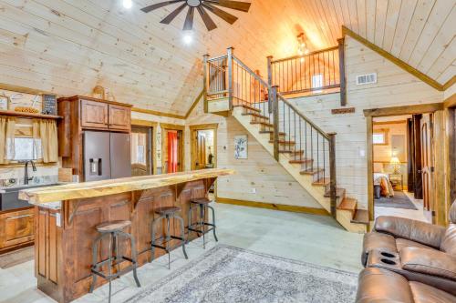 Peaceful Hikers Hideaway with Deck on 1 Acre!