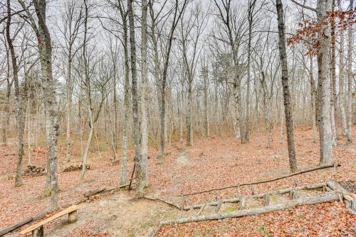 Peaceful Hikers Hideaway with Deck on 1 Acre!