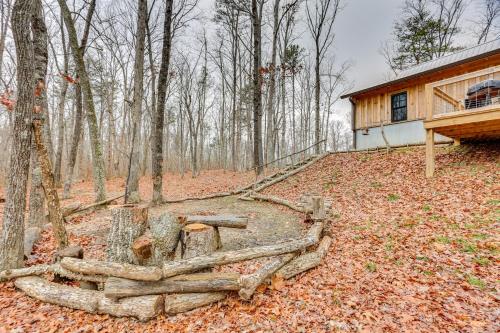 Peaceful Hikers Hideaway with Deck on 1 Acre!