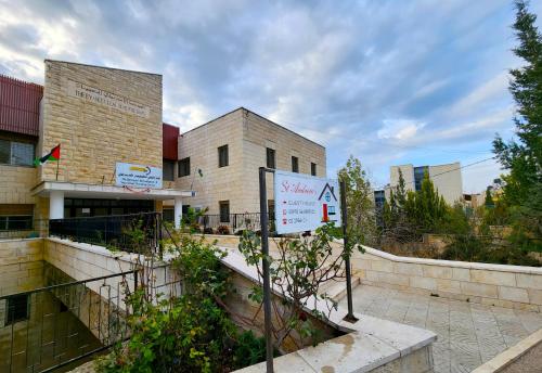 Näkymä ulkoa, St Andrew's Guesthouse - Ramallah in Ramallah