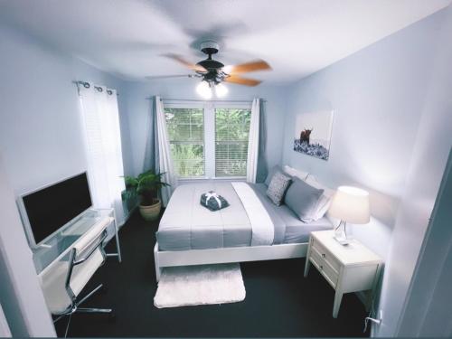 The Miami Room - 15 min from The Airport, 10 min from Six Flags in Atlanta, USA