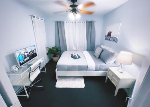 The Miami Room - 15 min from The Airport, 10 min from Six Flags in Atlanta, USA
