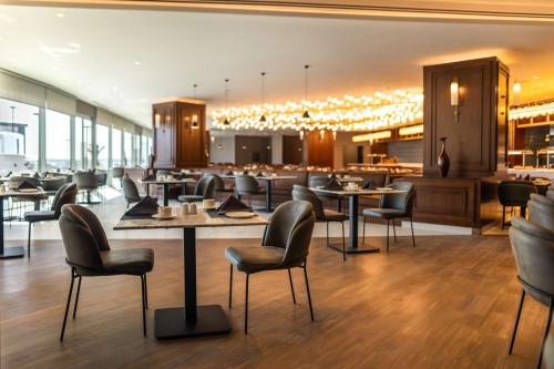 餐廳, 雷迪森藍標酒店-安曼Galleria購物中心 (Radisson Blu Hotel, Amman Galleria Mall) in 安曼