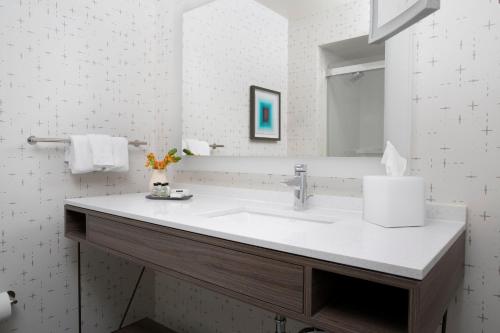 517816145 Crowne Plaza Atlanta Perimeter at Ravinia by IHG
