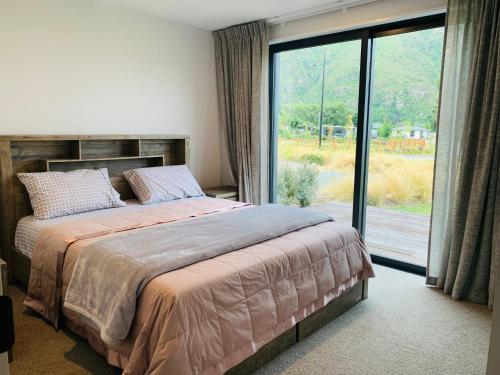Stunning, Alpine House in Kingston