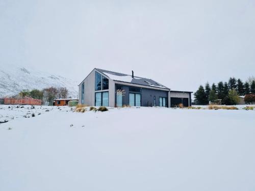 A szálláshely kívülről, Stunning, Alpine House in Kingston