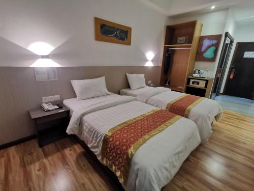 Sentral View Hotel Room Type - Deluxe Double or Twin Room