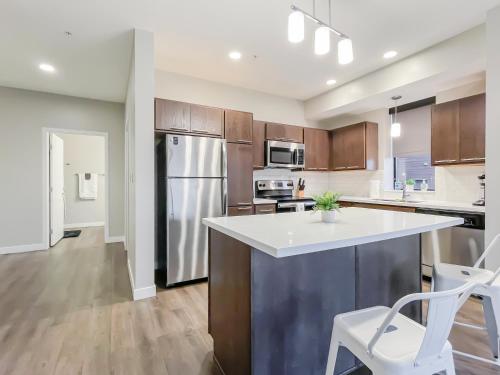 Large Downtown 2br -hot Tub-downtown! in Des Moines, USA