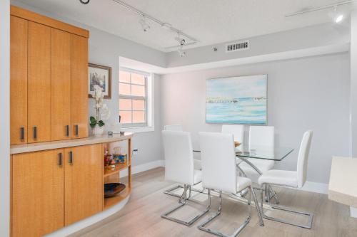 Spacious 3 Bedroom Condo in Aventura in Aventura, USA