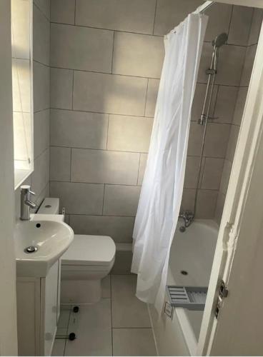 2 bedroom apartment with balcony near Tottenham Hostpur Stadium