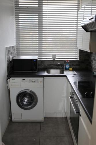 2 bedroom apartment with balcony near Tottenham Hostpur Stadium