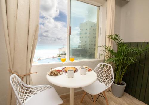 SereniaCancun / Beachfront Apartment / Hotel Zone.