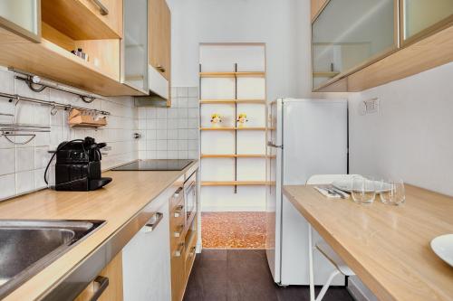 Kitchen, F2 - CHARME APARTMENT IN BALDUINA near beer time beershop