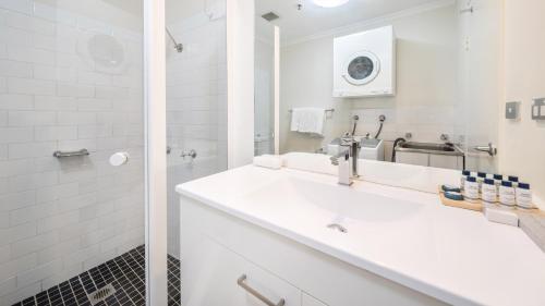 Oaks Sydney Goldsbrough Suites - image 8