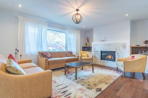 Luxurious & Modern 4BR House w/ 3 Car Parking, Burlington (zdjęcie 2)