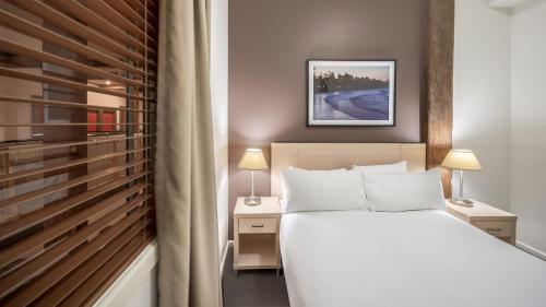 Oaks Sydney Goldsbrough Suites - image 3