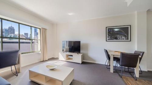 Oaks Sydney Goldsbrough Suites - image 11