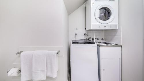 Oaks Sydney Goldsbrough Suites - image 6