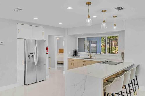 6BR Modern Villa in The Heart of Hollywood