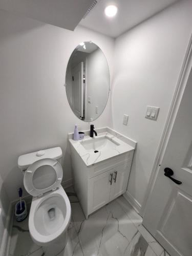 Zuhanyzó, New Modern cozy room in Innisfil in Innisfil (ON)