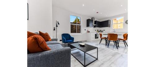 Huge, Brand-New Flat for Friends & Families!, London (photo 2)