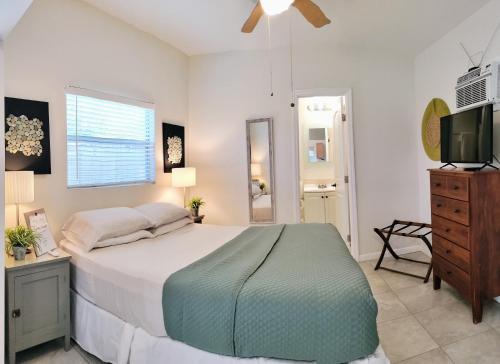 Loft Close to Downtown, Raymond James Stadium, Airport and Many More Places