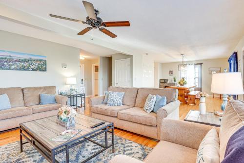 Stunning Hayesville Retreat 2 Mi to Lake Chatuge in Hayesville, USA