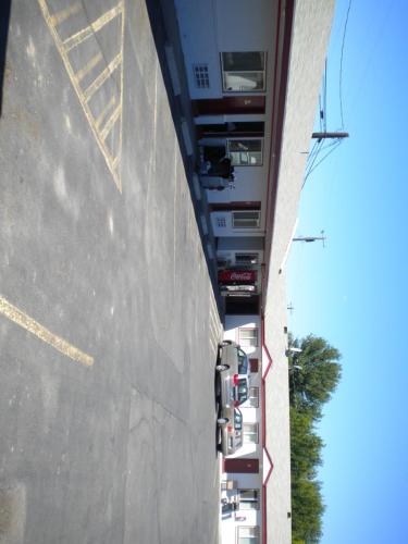 . Sundowner Motel