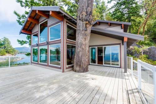 Exclusive Private Island - Pacific Ocean Paradise in Madeira Park (BC)