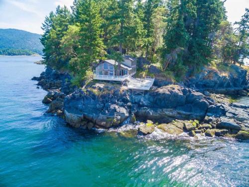 Exclusive Private Island - Pacific Ocean Paradise in Madeira Park, Canada