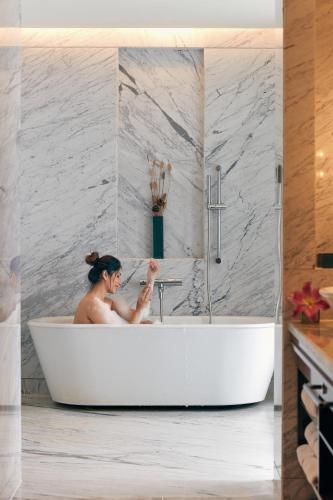 Bathroom, Hyatt Regency Pune in Pune Airport