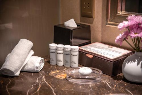 Shanghai Grand King Room - Welcome Fruit & Snacks & Beer * 1 per stay ( up 2 persons ) image 2