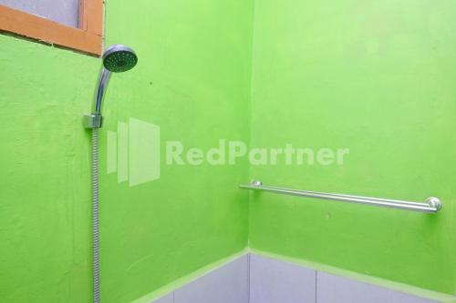 Hotel Sido Langgeng Tawangmangu Mitra RedDoorz Room Type - Deluxe Twin Room