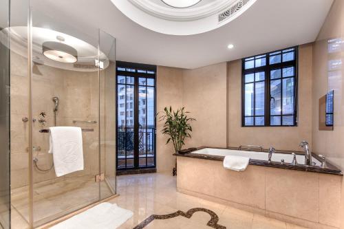 Art Deco Executive Room - Welcome Benefits  & Afternoon Tea  *1 upon check in day per stay image 7