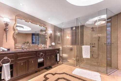 Art Deco Executive Room - Welcome Benefits  & Afternoon Tea  *1 upon check in day per stay image 8