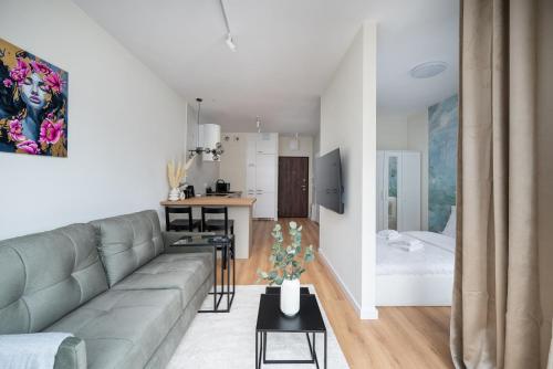 Business Park Cosy Apartment by BookingHost, Warsaw