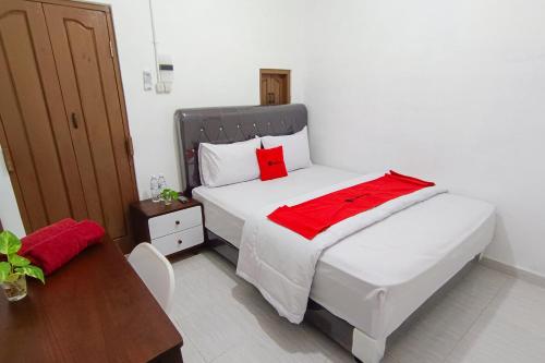 RedDoorz at Kubu Selem Lampung Room Type - Standard Double Room