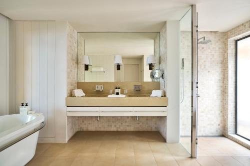 517889322 LUX* Belle Mare Resort & Villas