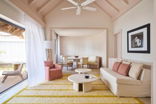 517889373 LUX* Belle Mare Resort & Villas