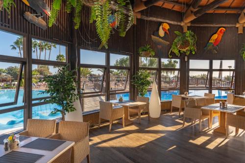Elba Sara Beach & Golf Resort - 발코니/테라스